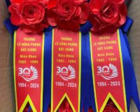 Hoa Cài Áo Đại Biểu Mua Ở Hà Nam – Cách Chọn Đúng Đơn Vị Cung Cấp Uy Tín