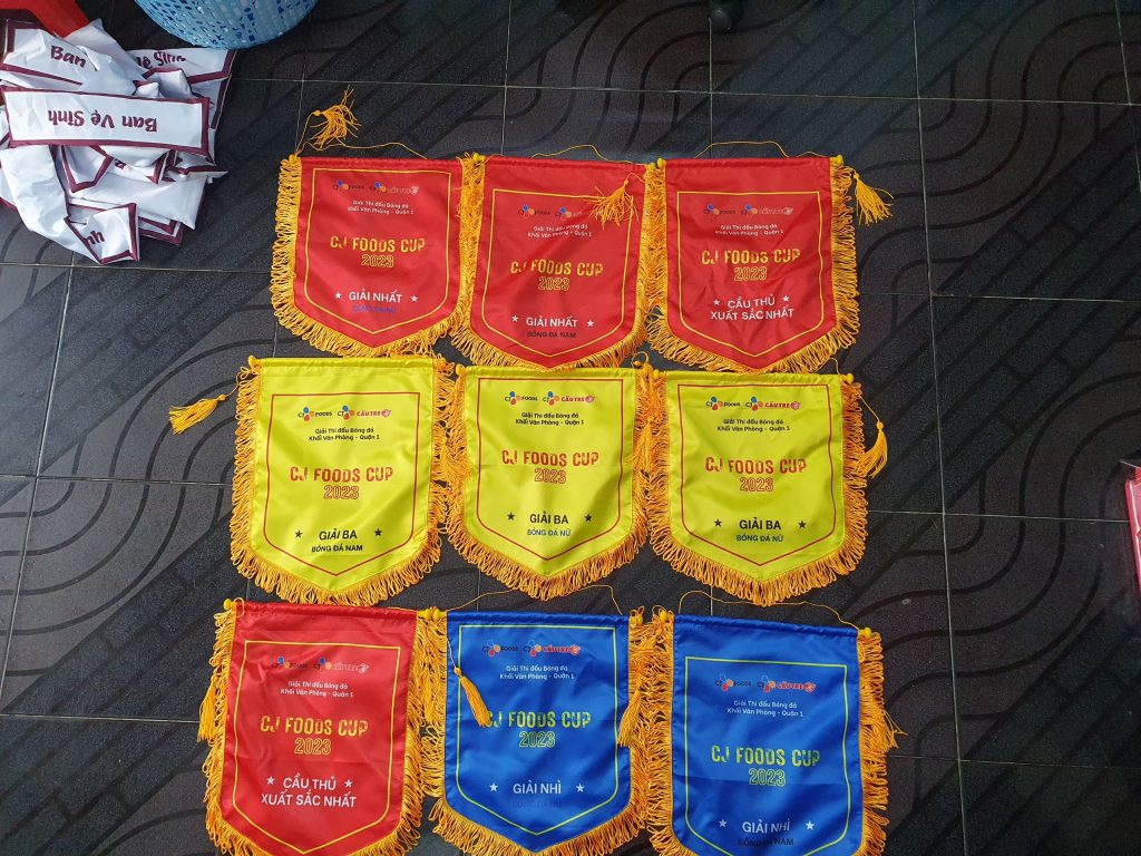 Xưởng May Cờ Lưu Niệm tại Hà Nam – Xưởng Hoàng Gia Nhận Đơn Gấp, Sản Xuất Trực Tiếp