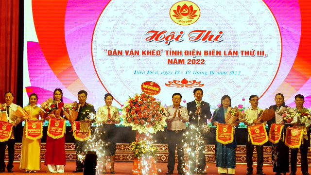 Cờ Lưu Niệm Giao Lưu Văn Nghệ – Xưởng May Cờ Hoàng Gia Sản Xuất Trực Tiếp, Chất Lượng Cao