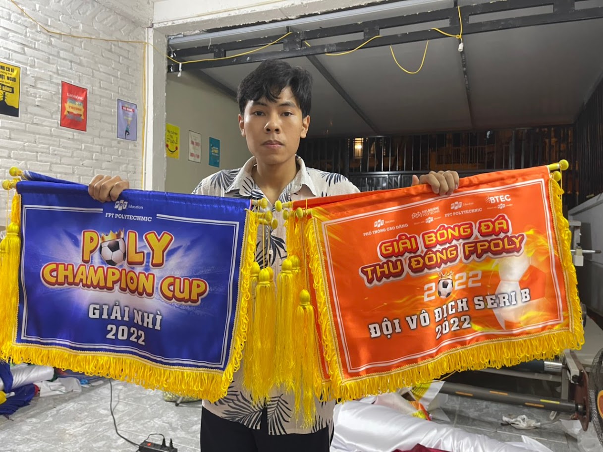 Sản Xuất Cờ Lưu Niệm Tại Hà Nam Theo Yêu Cầu – Xưởng May Cờ Hoàng Gia